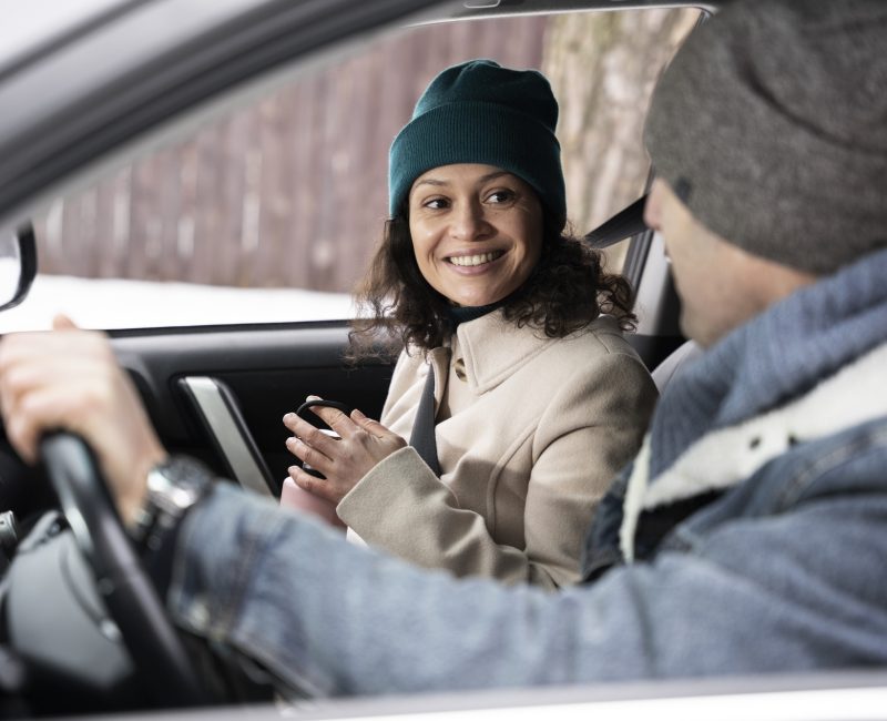 family-having-fun-winter-roadtrip